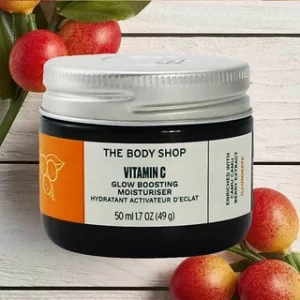 کرم روز مرطوب کننده فوق جذب بادی شاپ Body Shop مدل Vitamin C Glow Boosting مناسب انواع پوست حجم 50 میلی لیتر