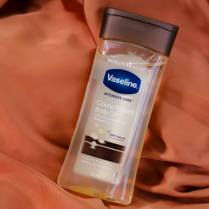 روغن بدن وازلین VASELINE مدل COCOA RADIANT (کاکائو) حجم 200 میلی لیتر